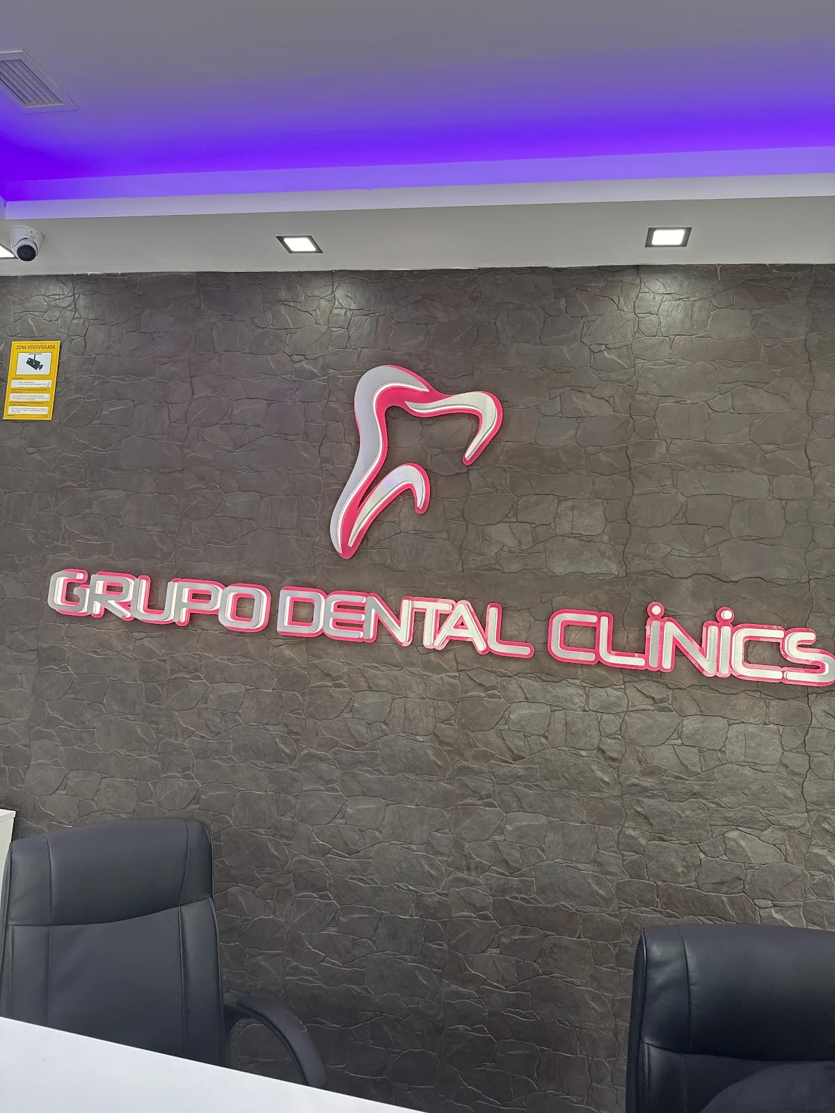Clínica Dental Grupo Dental Clinics Torremolinos - 2