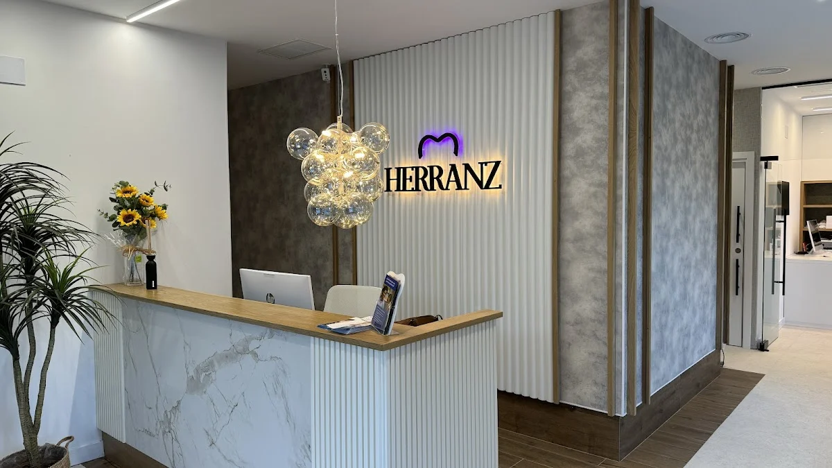 Clínica Dental Herranz Pinto | Ortodoncia Invisible | Implantes | Estética