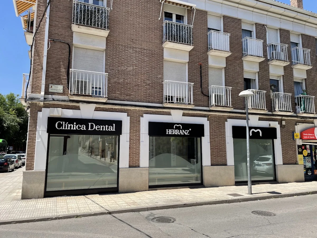 Clínica Dental Herranz Pinto | Ortodoncia Invisible | Implantes | Estética - 2
