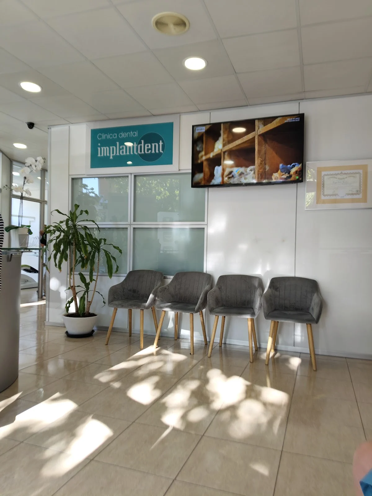 Clínica Dental Implantdent Roses