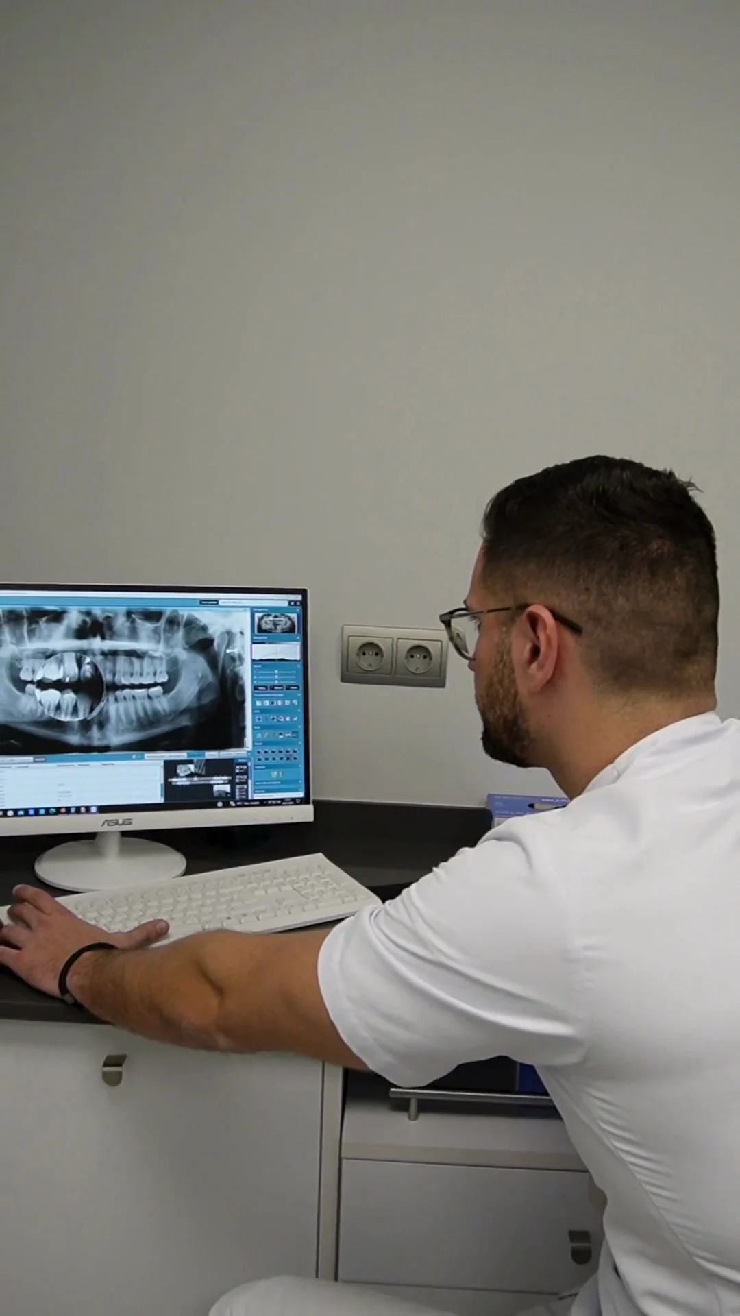 Clínica Dental Institut Odontològic Mediterrani Vilanova I La Geltrú - 3