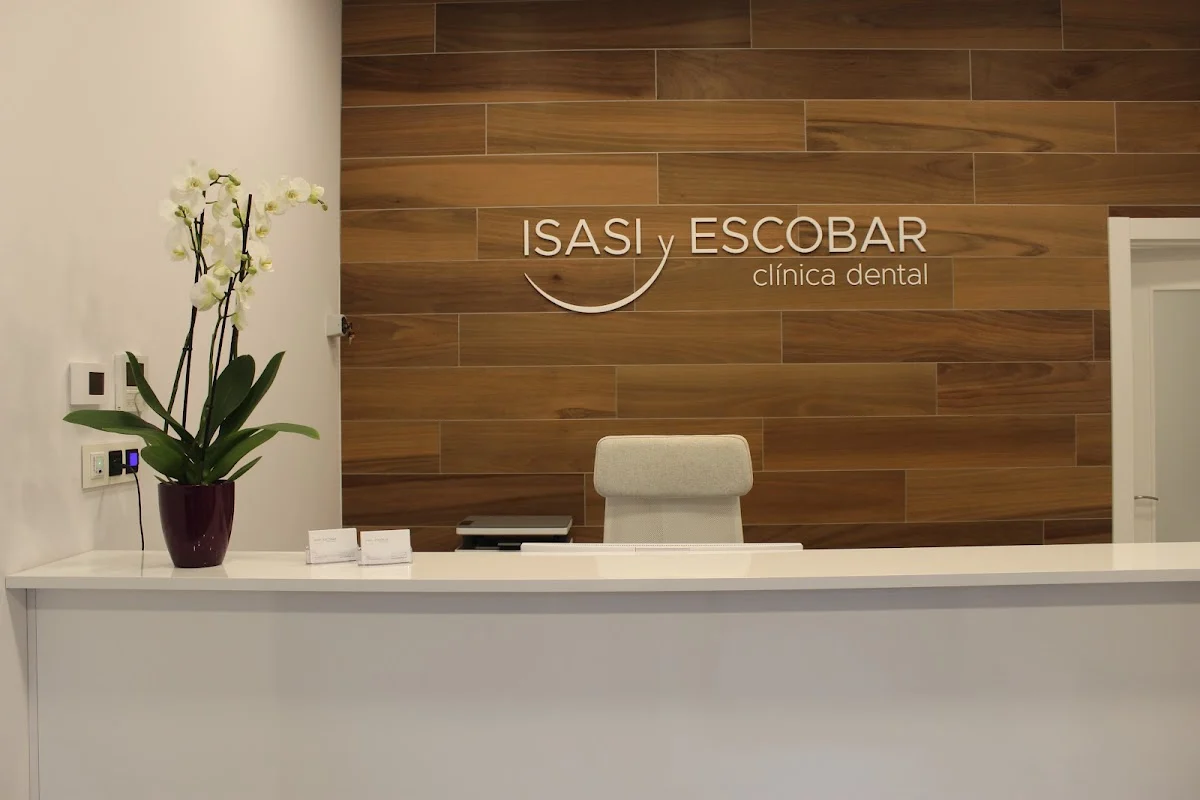 Clínica Dental ISASI y ESCOBAR - 2