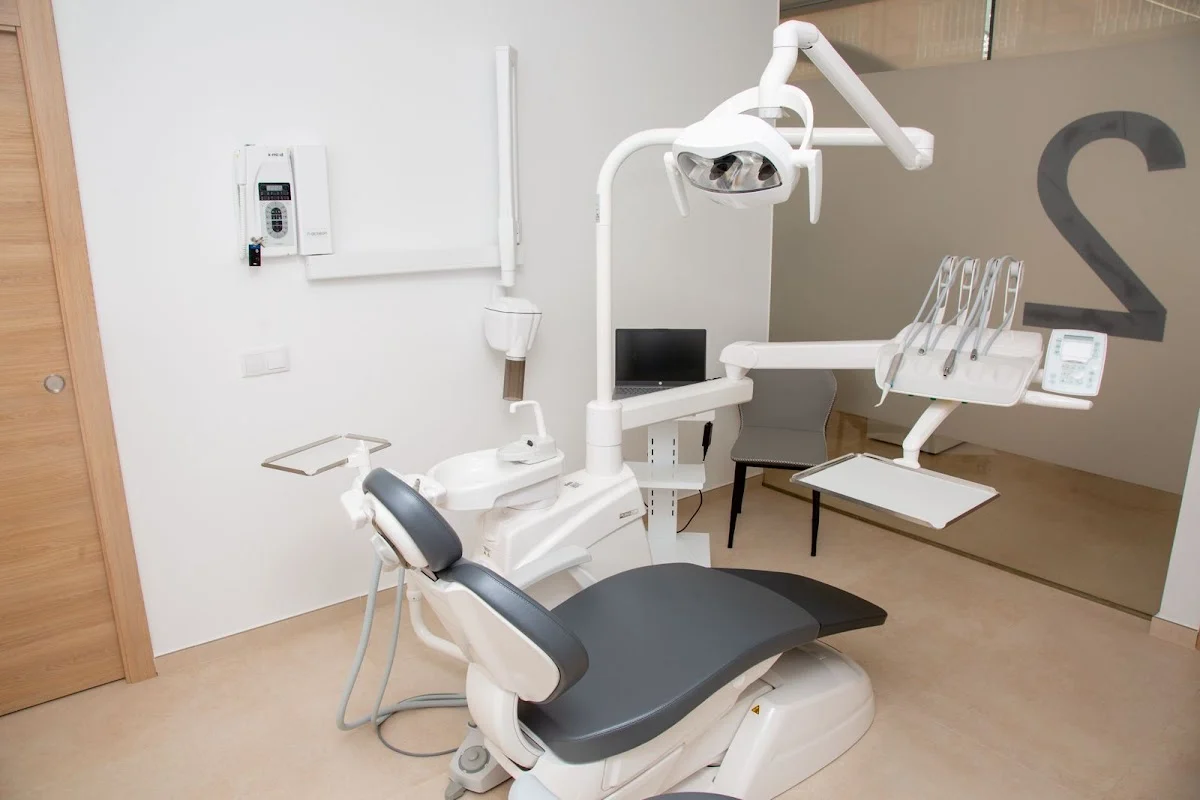 Clínica Dental Izarra Ballesteros · Tu dentista en Valdepeñas