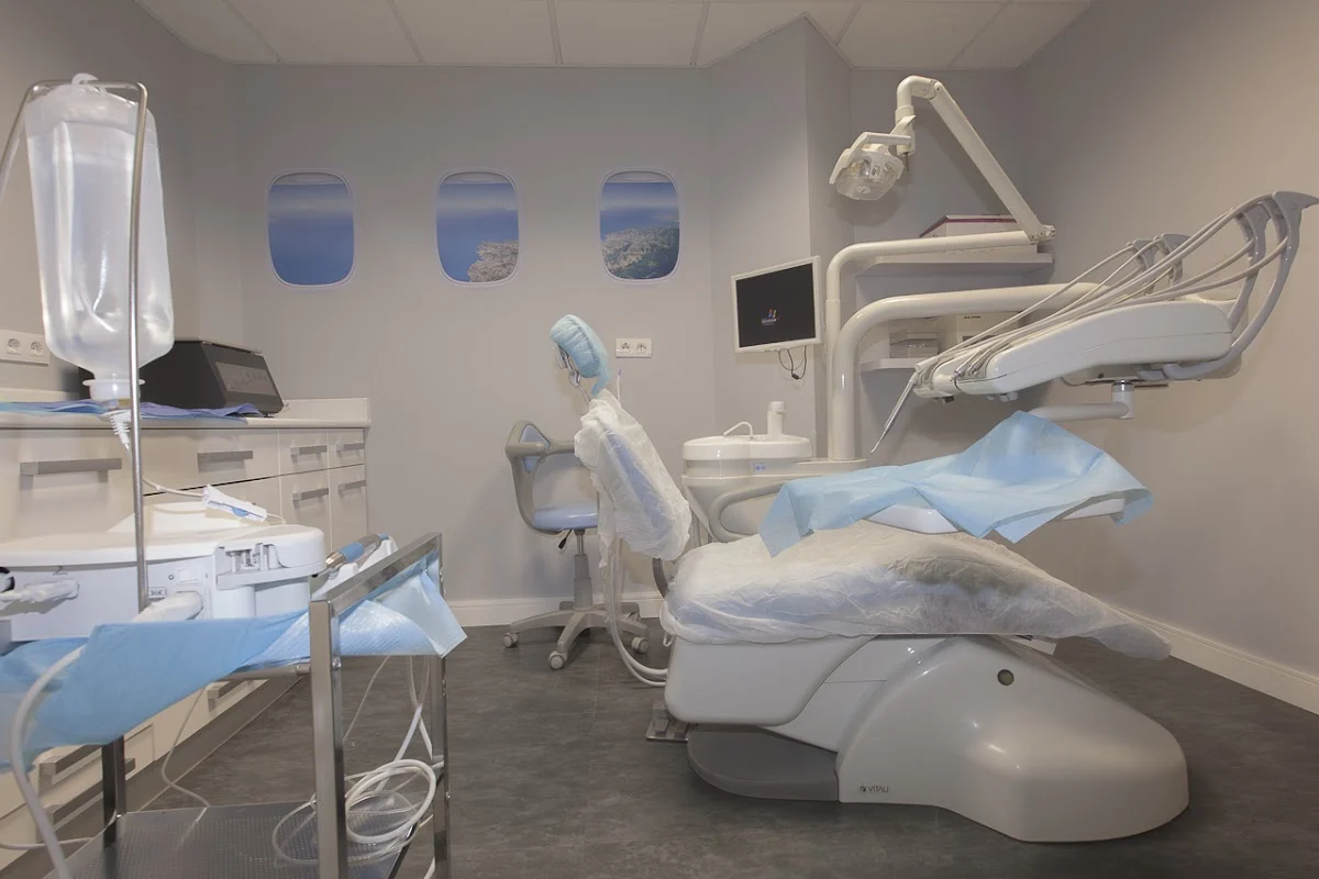 Clínica Dental Landaburu Especialistas en Implantología Dental en Santutxu - 2
