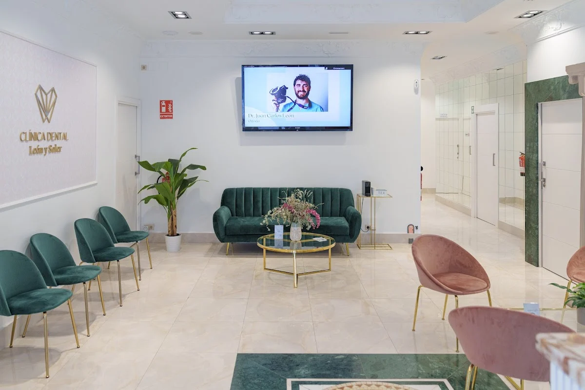 Clinica Dental León y Soler Málaga - 2