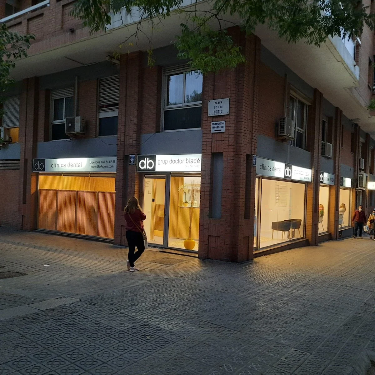 Clínica dental Les Corts Barcelona | Grup Dr. Bladé - 2