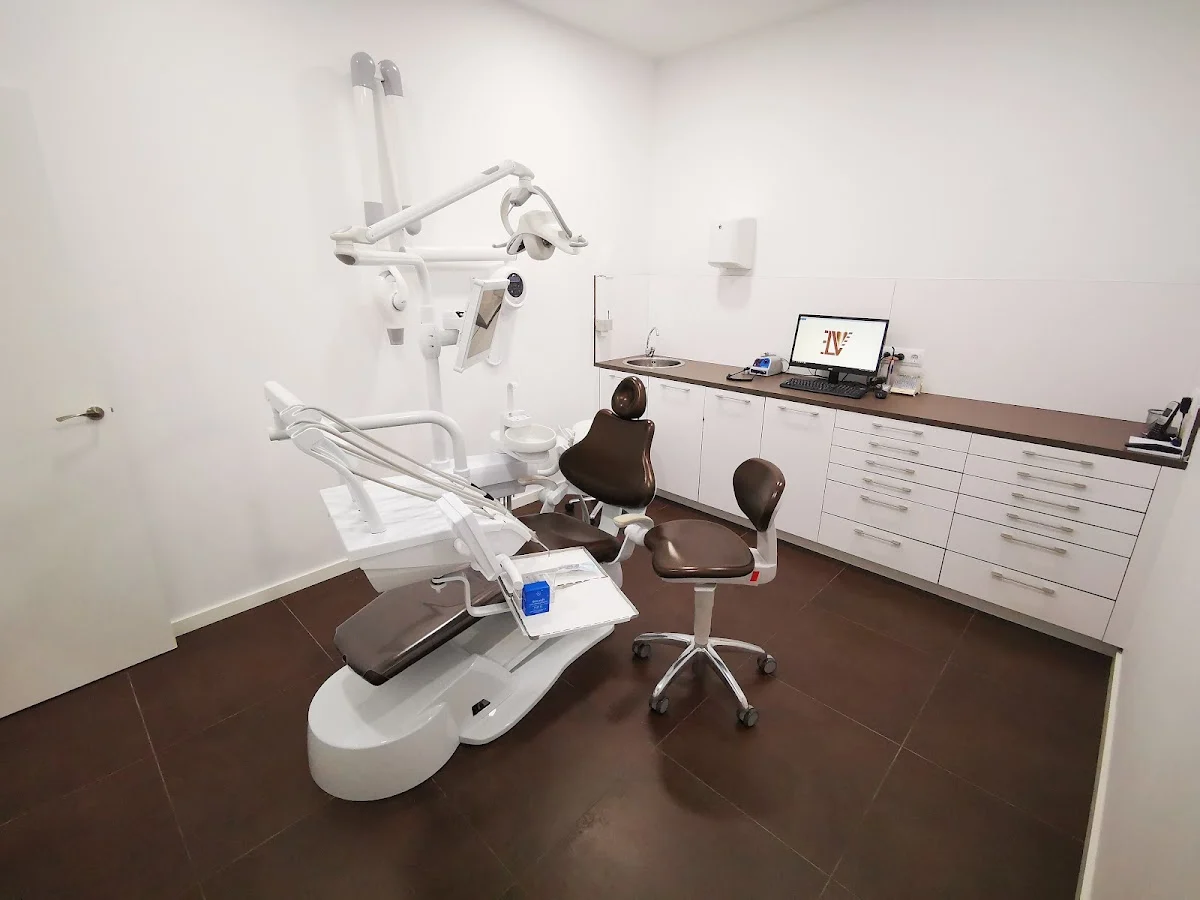Clínica dental López Valdés. Salut i estètica dental en Gavà - 2