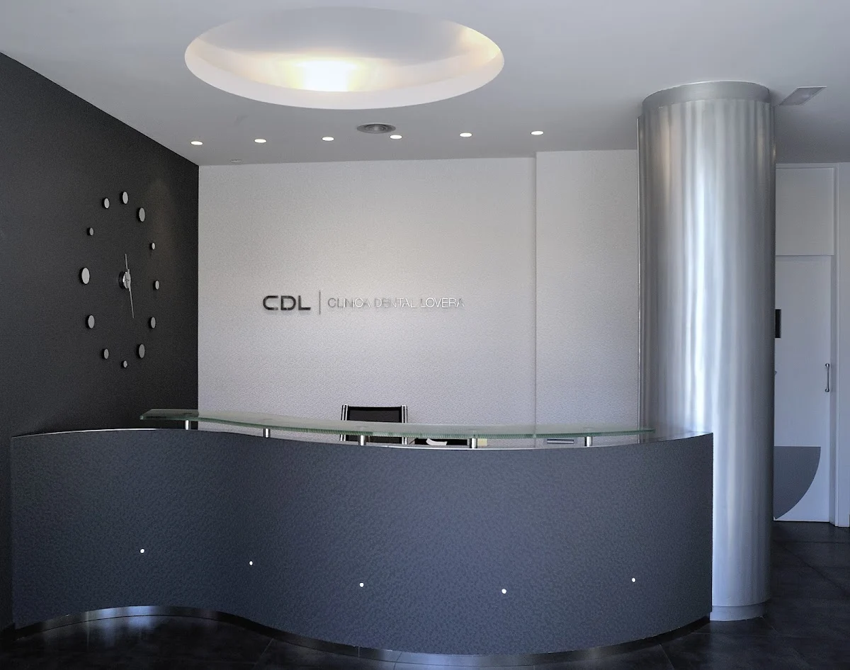 CLINICA DENTAL LOVERA ESPLUGUES
