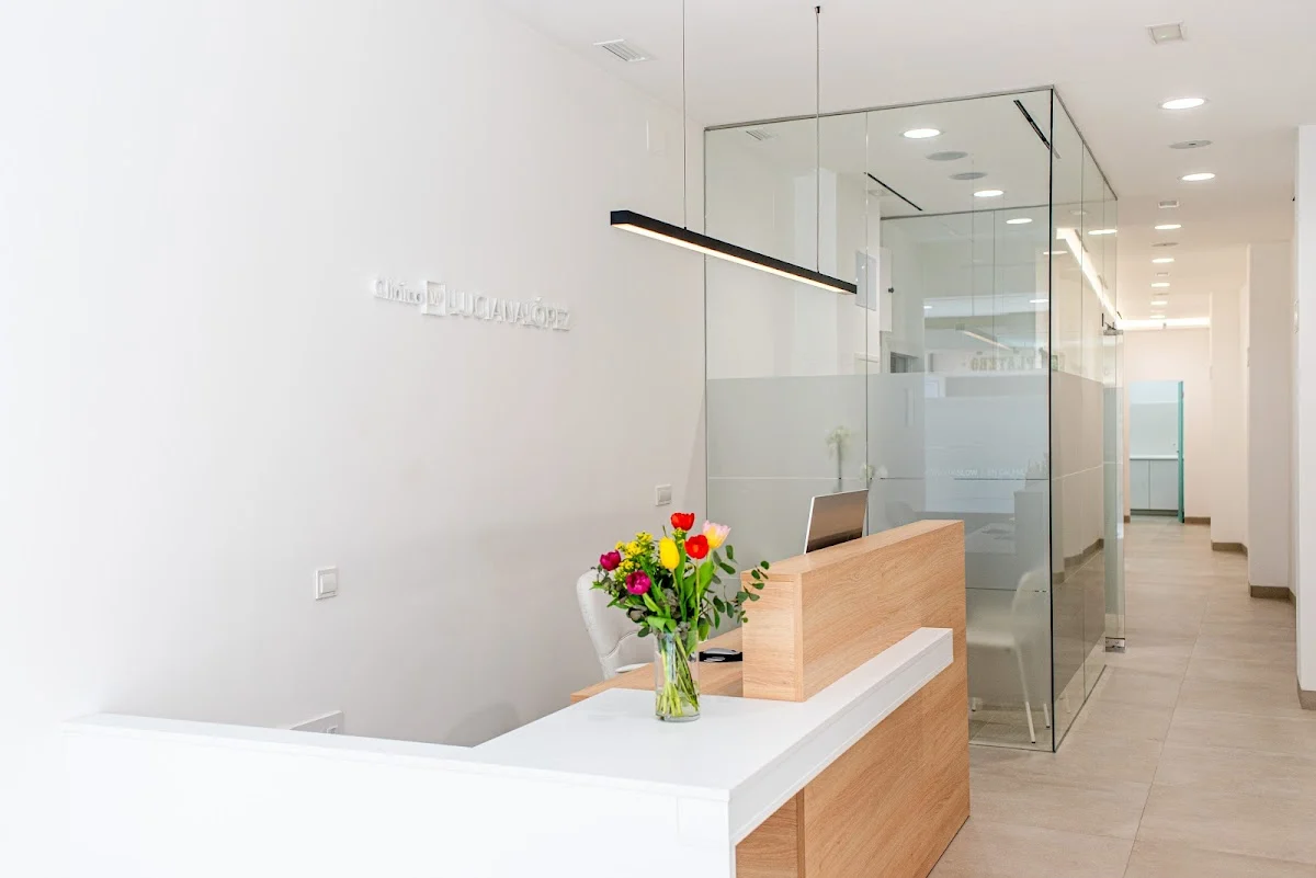 Clínica Dental Luciana López | Dentista en Antequera - 2