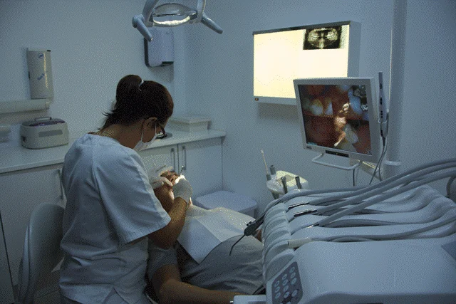 CLÍNICA DENTAL MED - 2