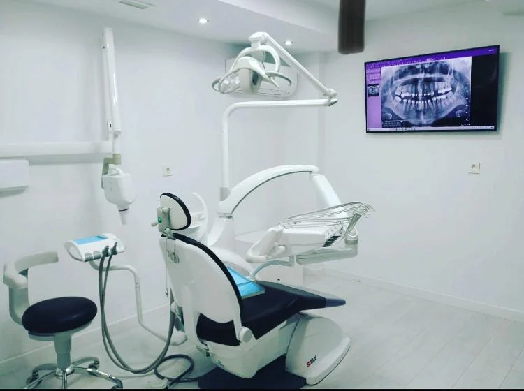 Clínica Dental Melilla RB Dental Adeslas ️ - 2