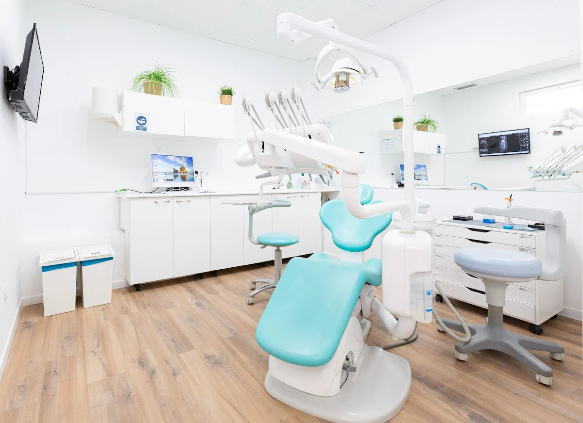 CLINICA DENTAL ODONTOFAM - Dentista Villaviciosa de Odón - 2