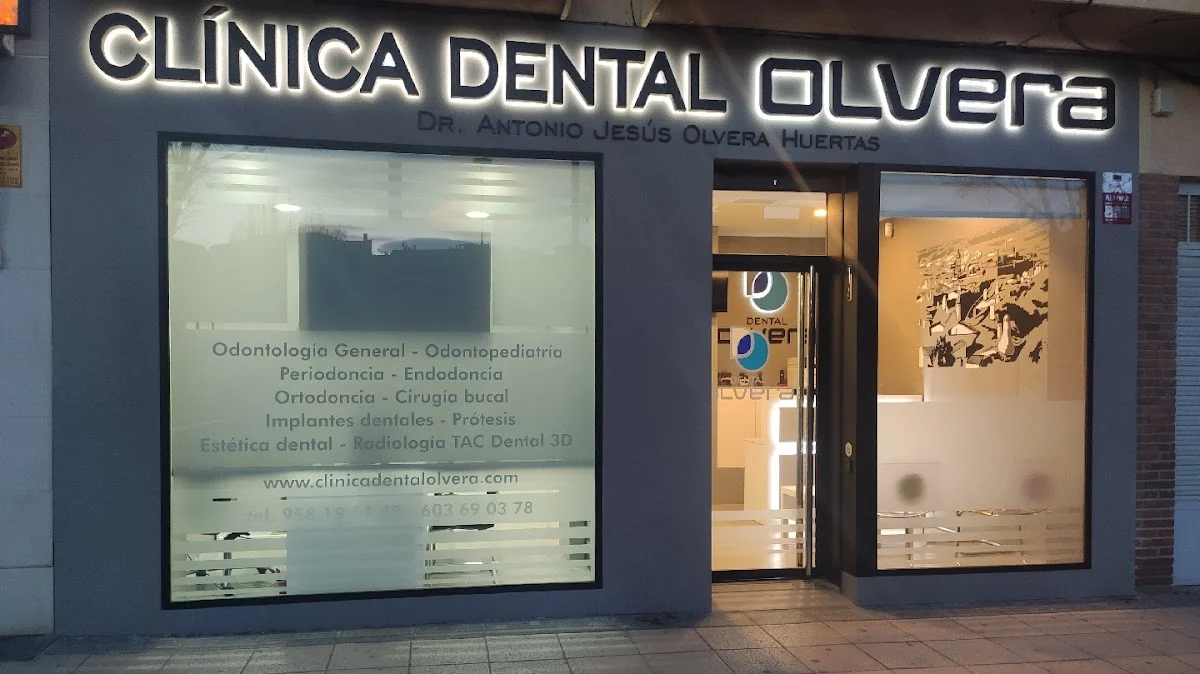 CLÍNICA DENTAL OLVERA Dr. Antonio Jesús Olvera Huertas