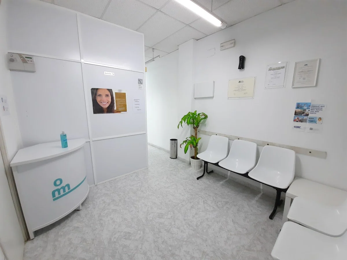 Clínica Dental Om. Dra. Elizabeth Romano - 3