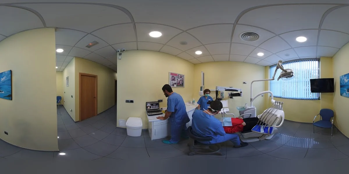 Clínica Dental Ortonova - Centro de Ortodoncia y Radiografías - 3