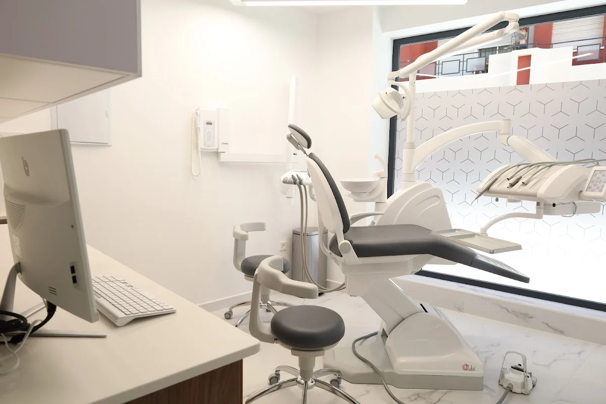 Clínica Dental Parrilla & Millan - 2