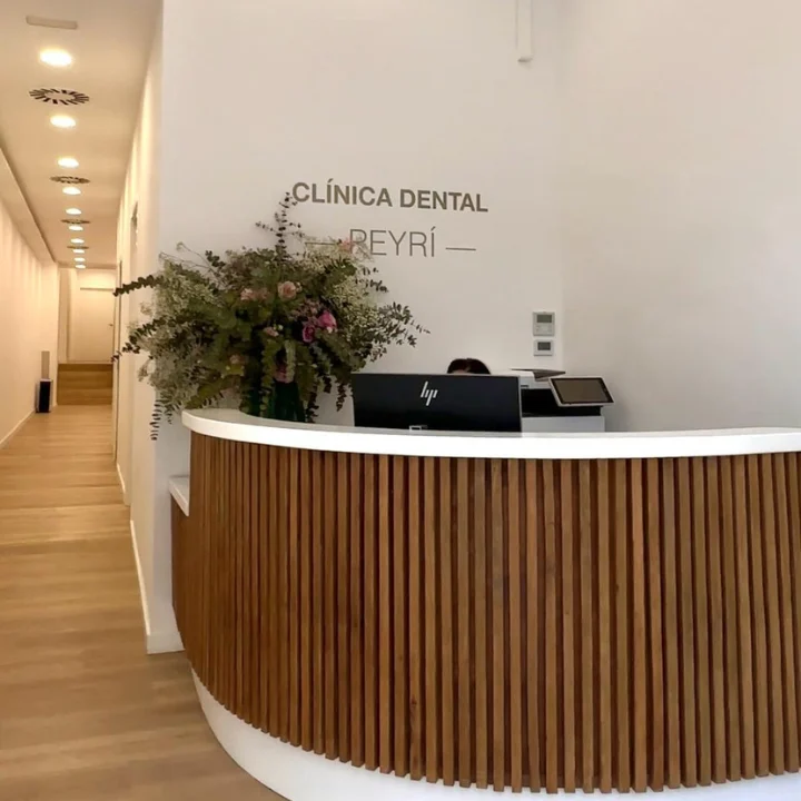 Clínica Dental Peyrí | Clínica Dental de Urgencias en Barcelona - 2