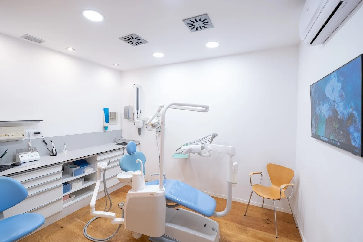 Clínica Dental Piñol Valmaña - 2