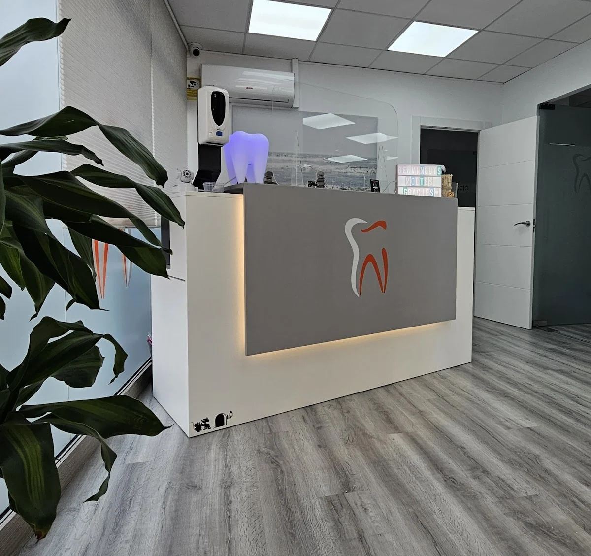 Clínica Dental Poblesec - Cardedeu