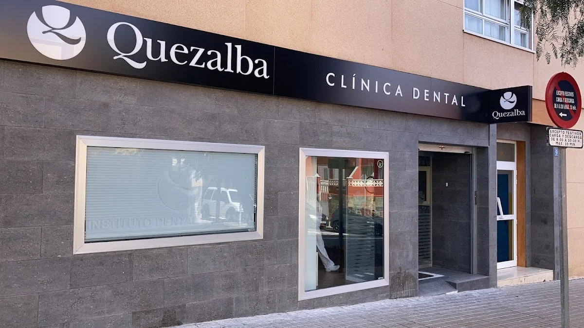 Clínica Dental Quezalba - Dentista en Lomo los Frailes - 3