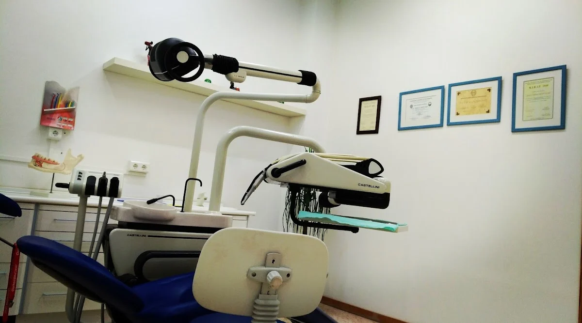 CLÍNICA DENTAL RAUL MONTES ARIAS