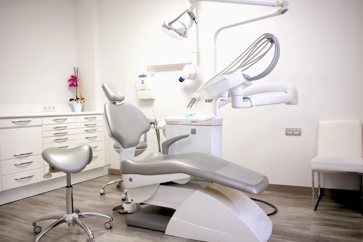 Clínica Dental Reus - Dra. Sandra Uhalde - Implantes y Ortodoncia invisible - 2