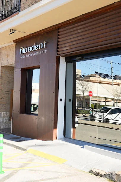 Clínica Dental Ribadent. Dentistas e Implantes Dentales en Ribarroja de Turia