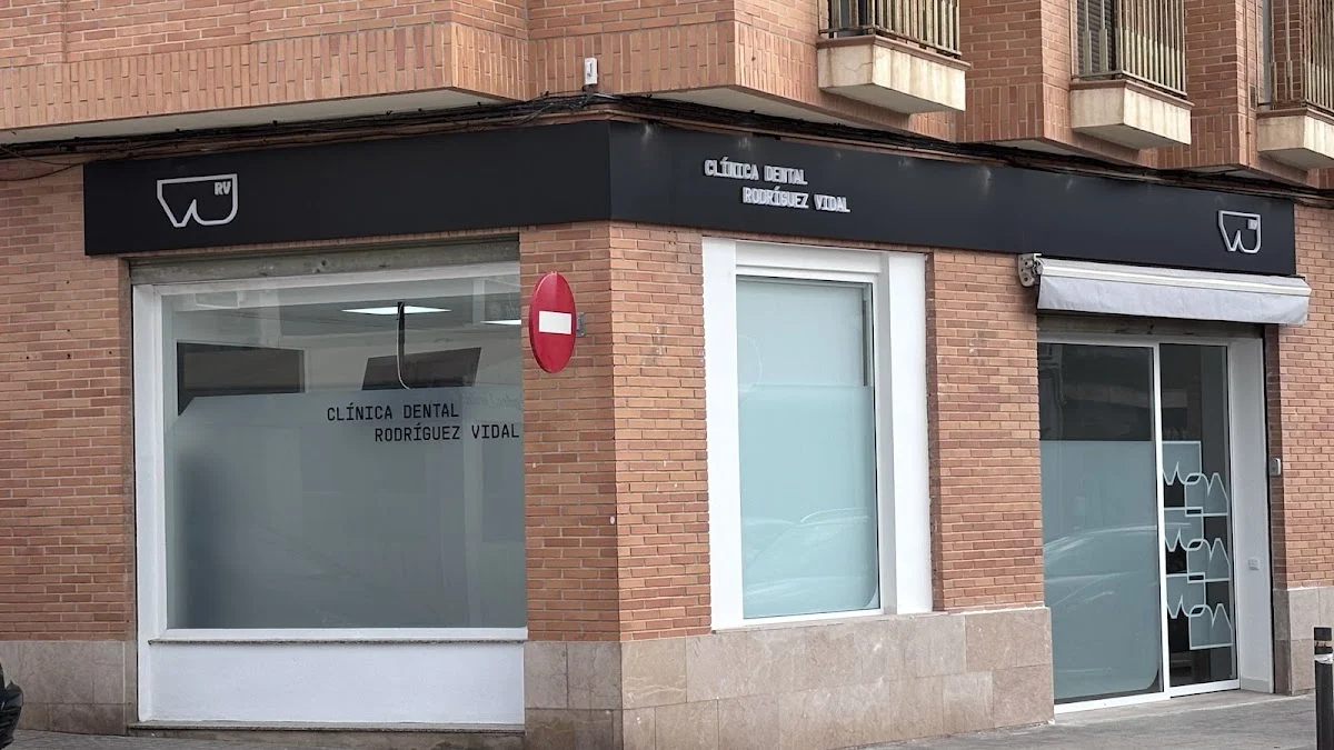 Clinica Dental Rodríguez Vidal (Implantología dental, estética dental, odontopediatría, tac 3D, odontología general)