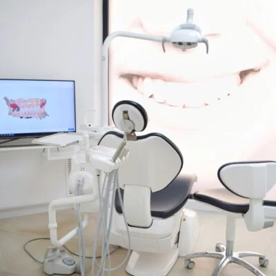 CLÍNICA DENTAL ROMÁN