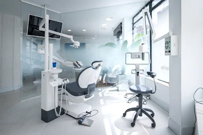 Clínica Dental Smilelife Dres. Moraleda & Asociados