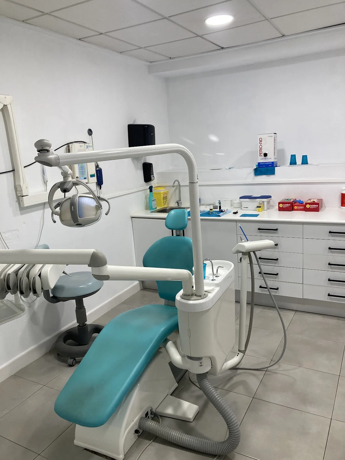 Clinica Dental Somriure IBI - Especialista en Implantes Dentales - Dental Implants Specialist
