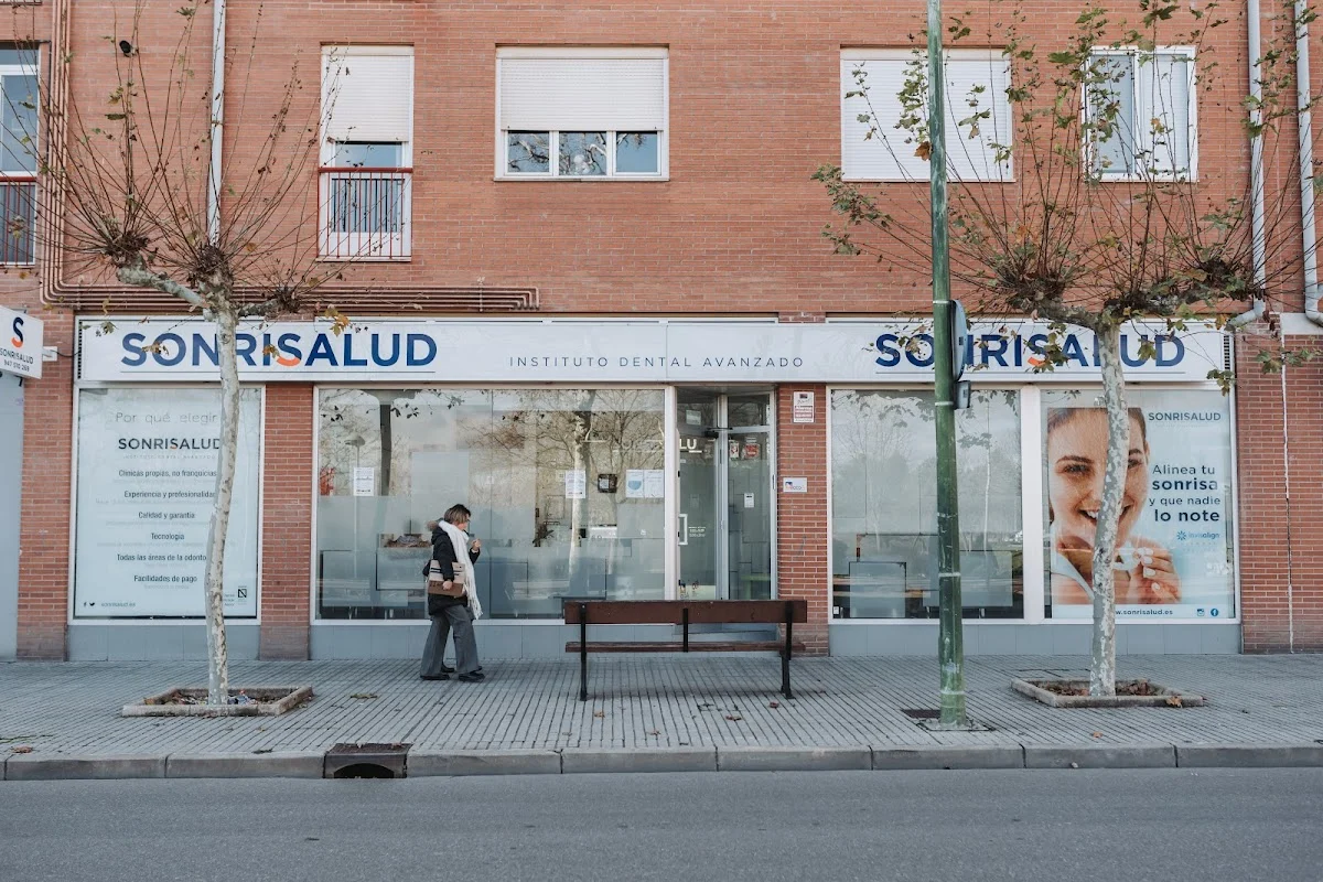 Clínica Dental Sonrisalud Aranda de Duero - 2