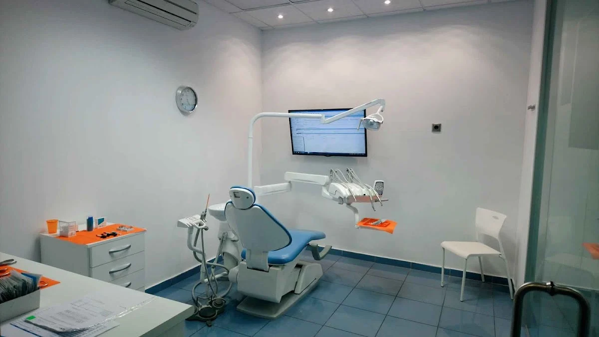 Clínica Dental Sonrisalud Pamplona (Rotxapea) - 2