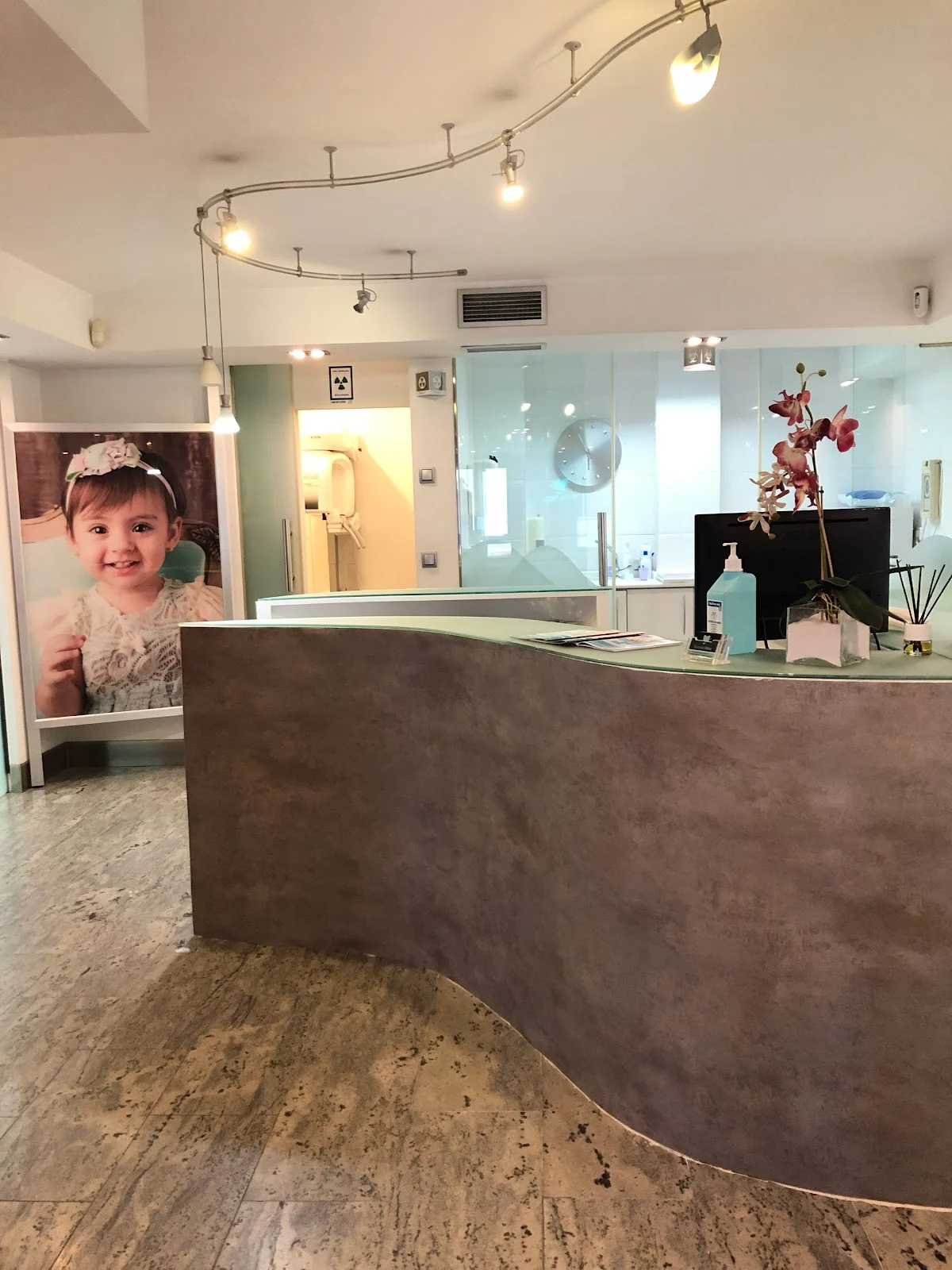 Clinica Dental Sonrisas Velez - 2