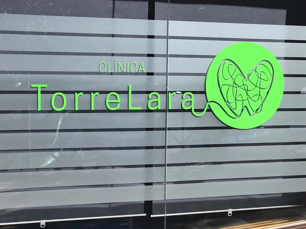 Clínica Dental TorreLara - Implantes dentales y Ortodoncia