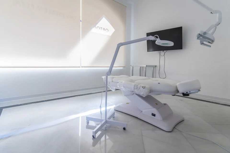 Clínica Dental Vélez | Dentista San Pedro de Alcántara - 2