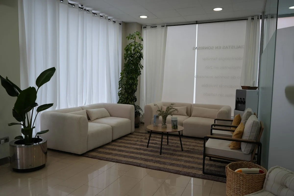 Clinica DENTALMONCADA - 2