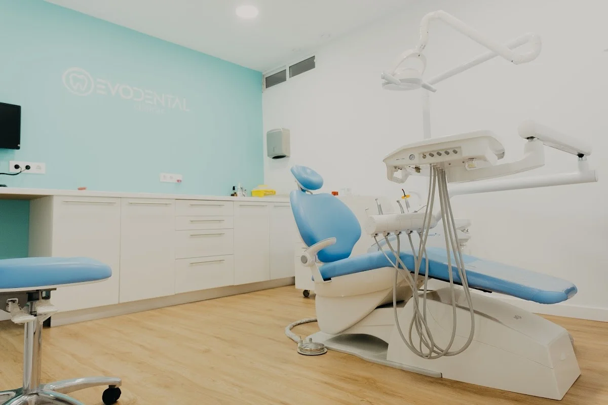 Clínica Evolución Dental Tomares - 2