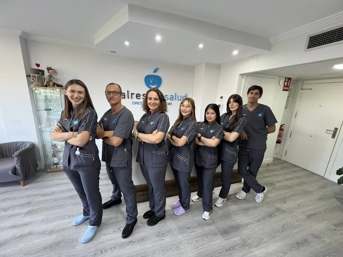 Clínica Médico-Dental Valrestón Salud | Dentista infantil | Implantes dentales