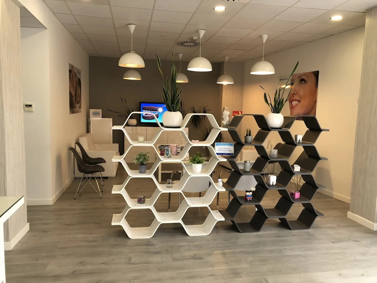 Clínica salud, Centro dental avanzado y Fisioterapia
