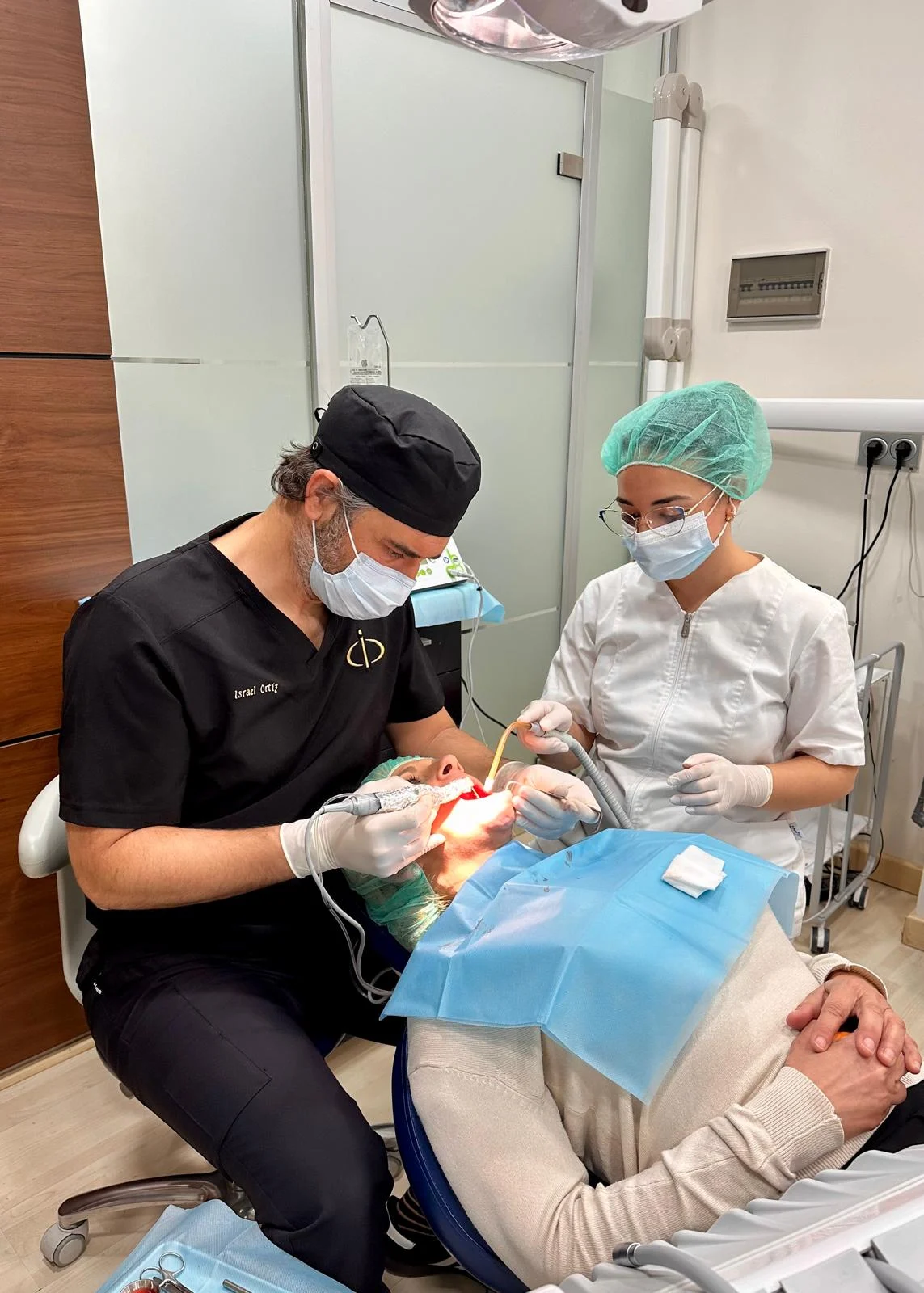 Dentista en los Palacios | Dr. Israel Ortiz - 4