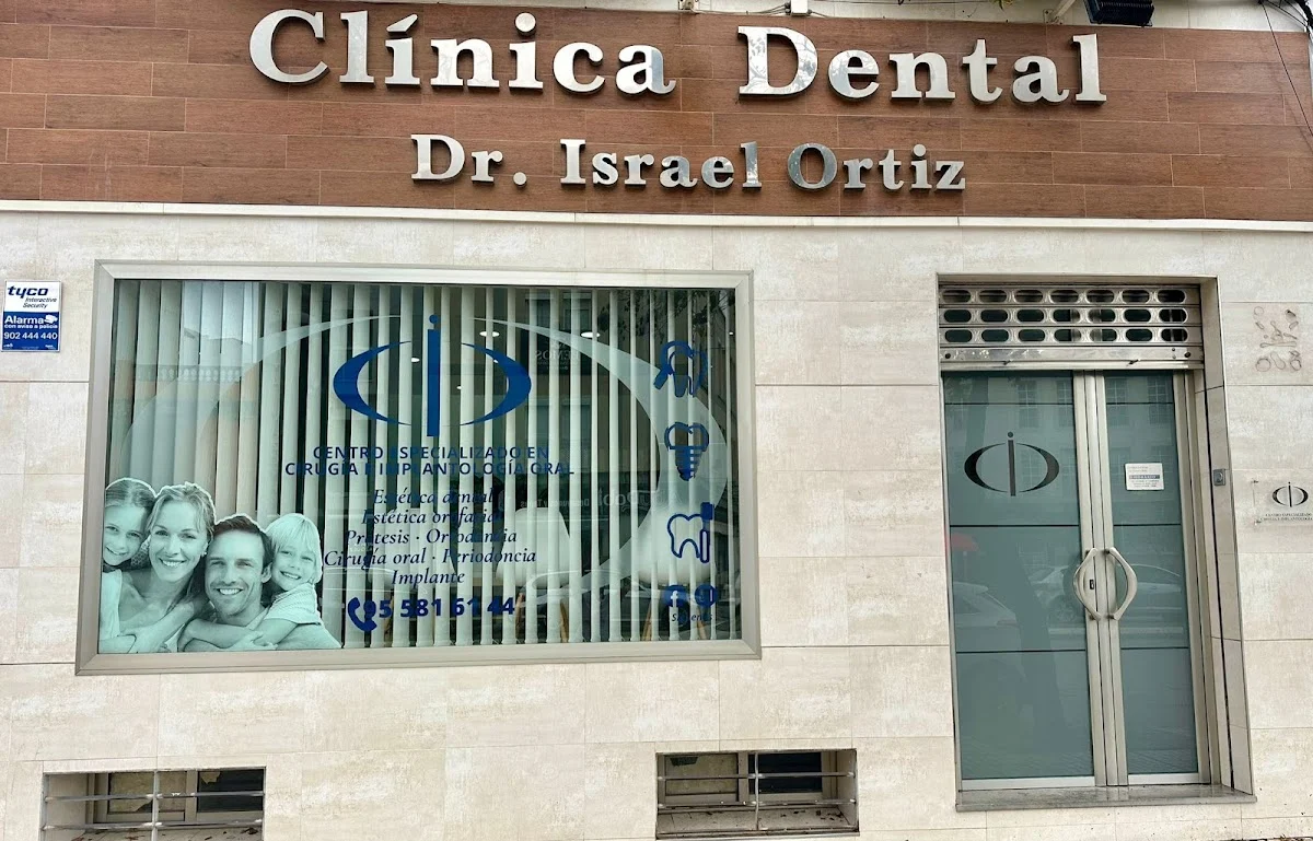 Dentista en los Palacios | Dr. Israel Ortiz