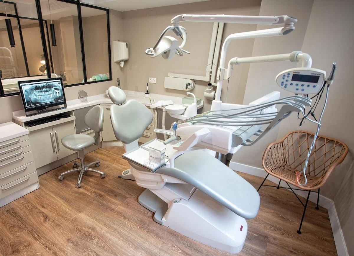 Dentista en Palencia, Dr. Alejandro Liébana. - 2