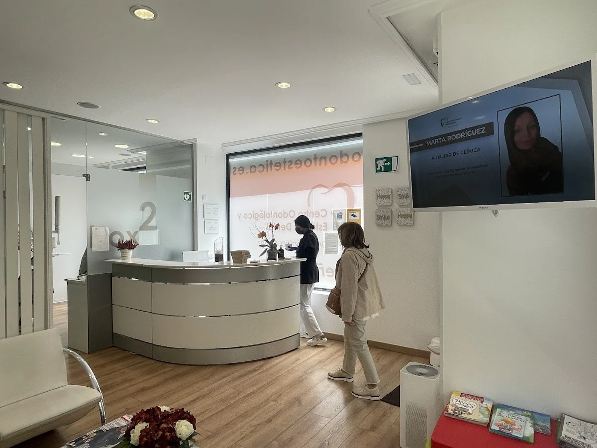 Dentista Tres Cantos Centro Odontoestética. 𝐃𝐫𝐚. 𝐌𝐨𝐧𝐢𝐜𝐚 𝐀𝐫𝐫𝐚𝐧𝐳 - 2