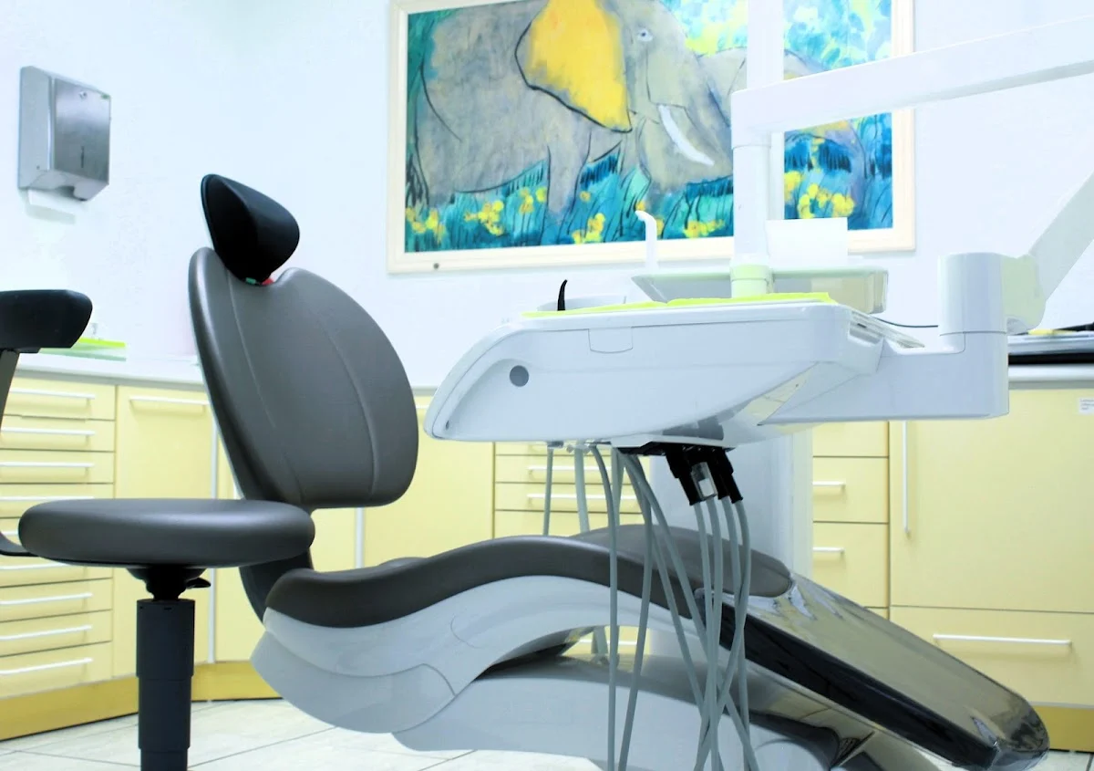 Deutscher Zahnarzt Pertack Dental - 2