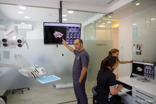 Dr. Iván Fernández