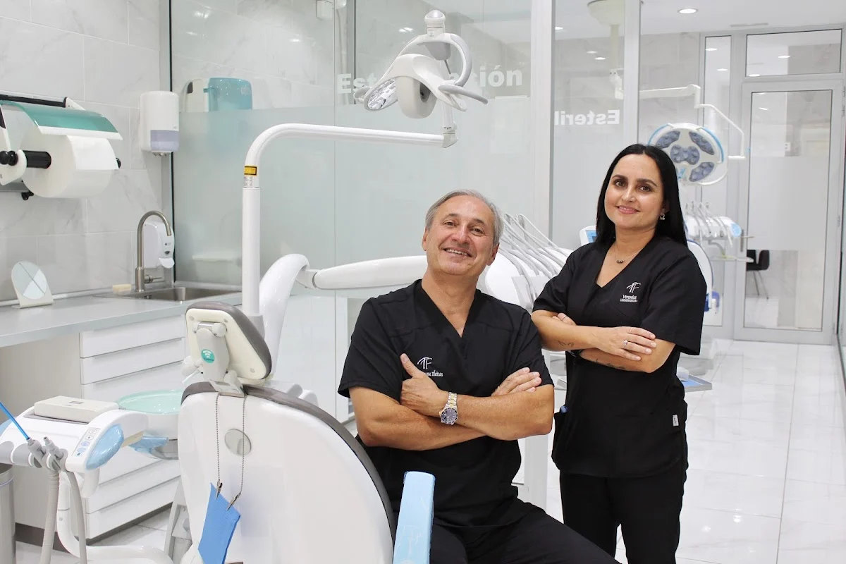 Dr. Tanausú Fleitas Especialista En Implantes Dentales - 2