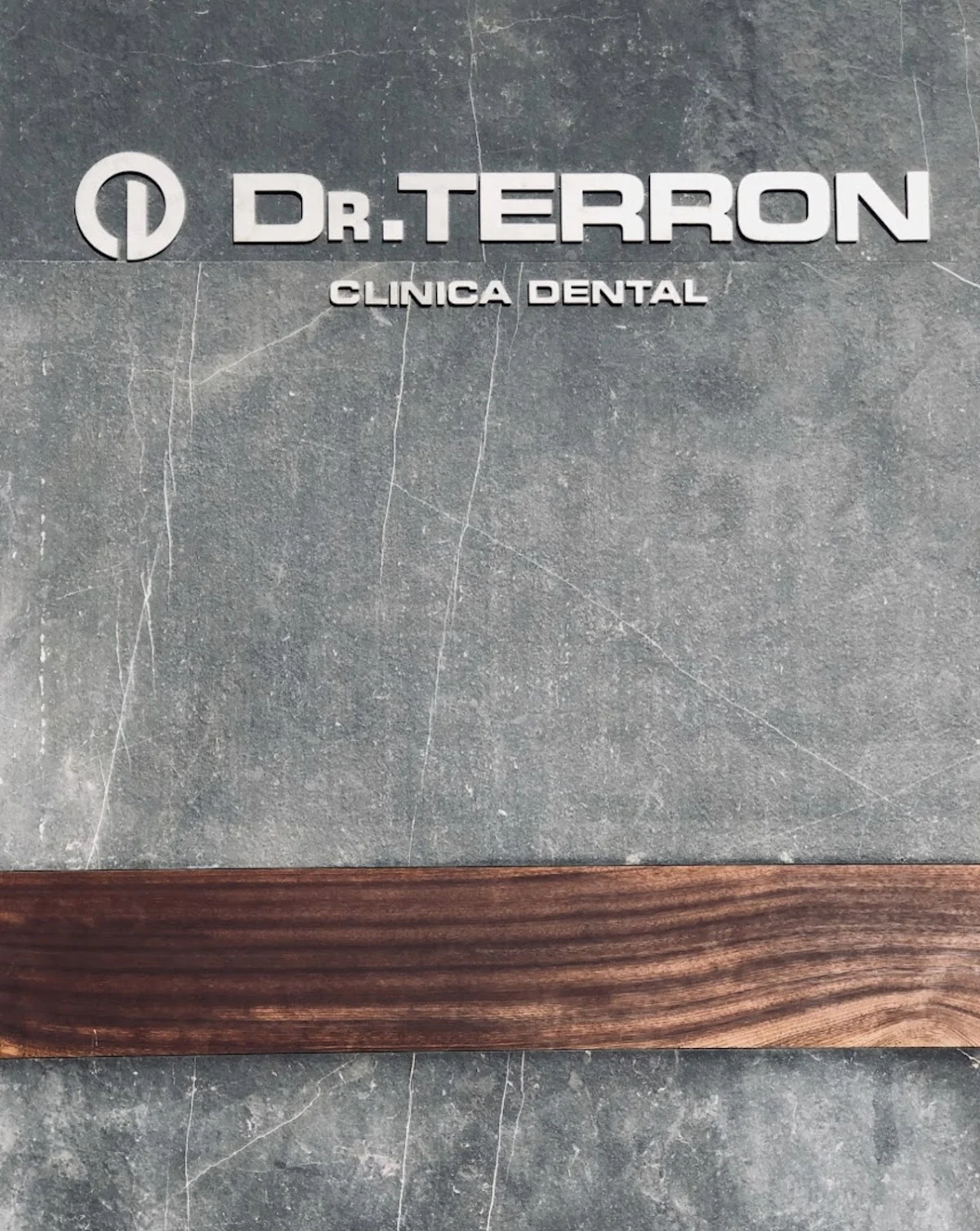 DR. TERRÓN CLÍNICA DENTAL - 2
