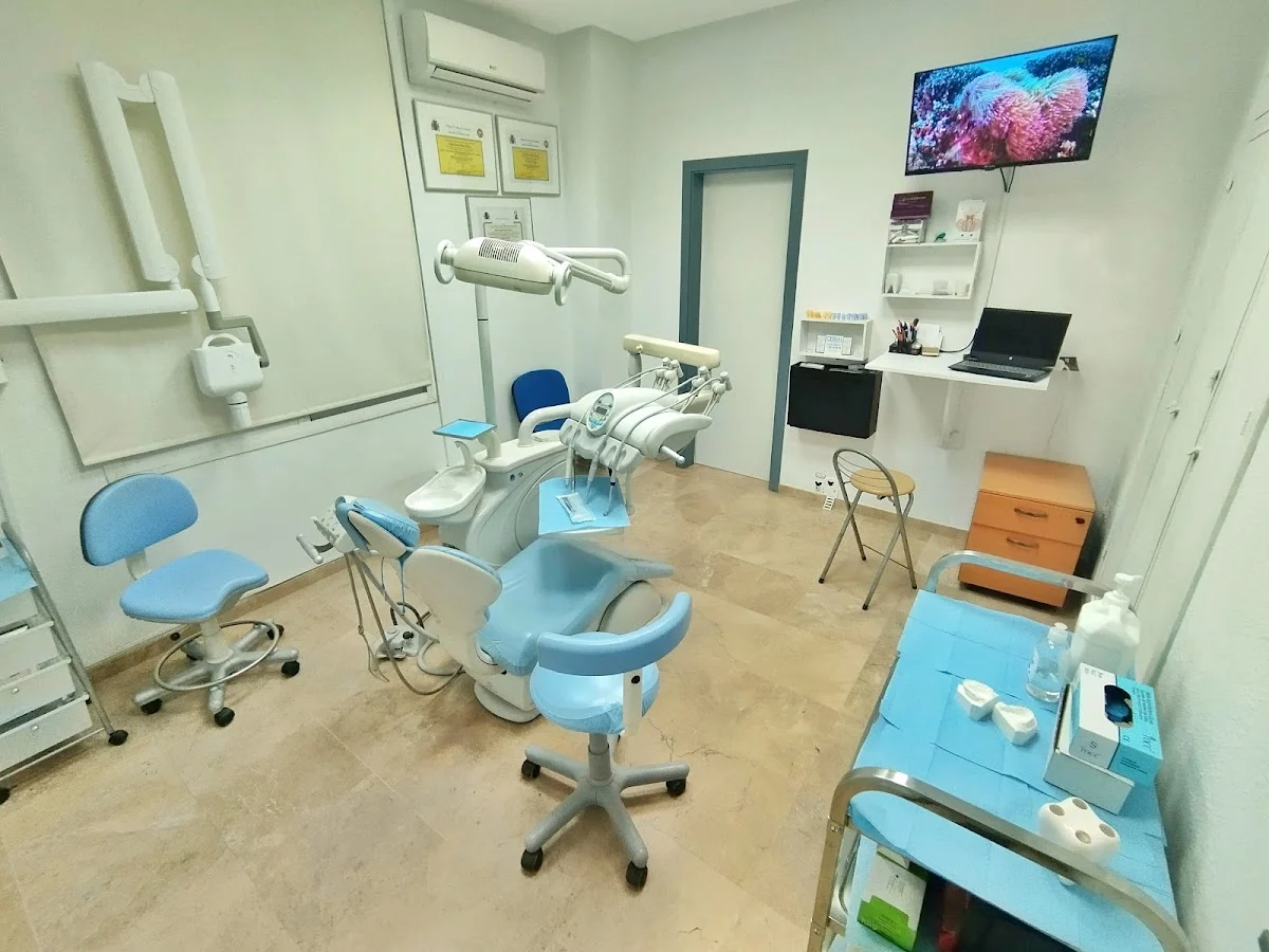 Dra. María Gómez Guerra | Clínica Dental e Implantes en Tomares - 3