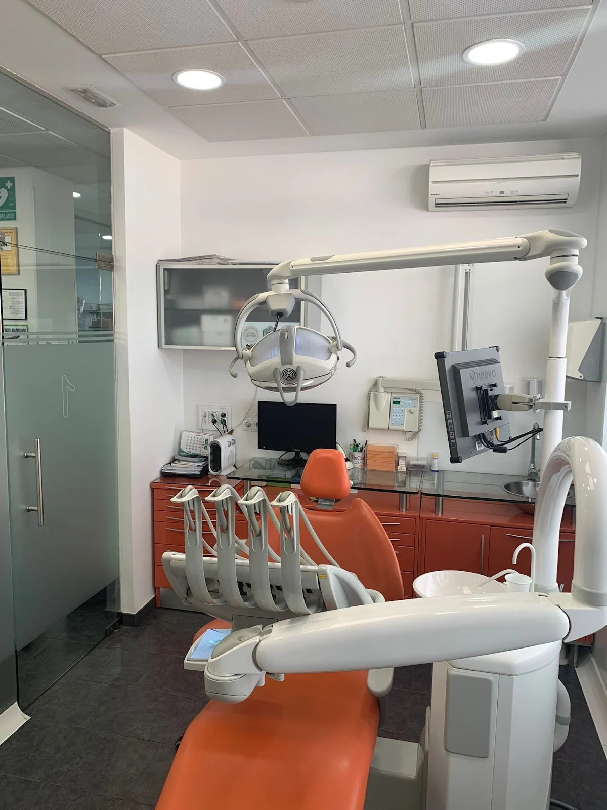 𝐃𝐞𝐧𝐭𝐢𝐬𝐭𝐚 𝐞𝐧 𝐋𝐞𝐠𝐚𝐧𝐞𝐬 -.Odontologí@miga - 2